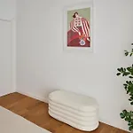 White I One Bedroom I One Cotroceni Park Бухарест