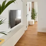 White I One Bedroom I One Cotroceni Park Апартаменты Бухарест