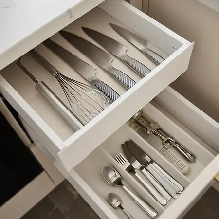 White I One Bedroom I One Cotroceni Park Бухарест