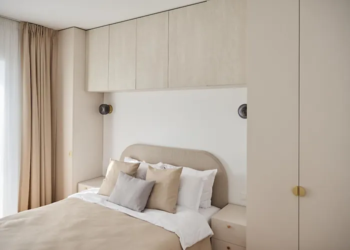 White I One Bedroom I One Cotroceni Park アパート