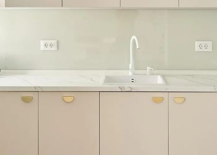 White I One Bedroom I One Cotroceni Park アパート ブカレスト