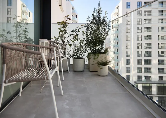 White I One Bedroom I One Cotroceni Park アパート