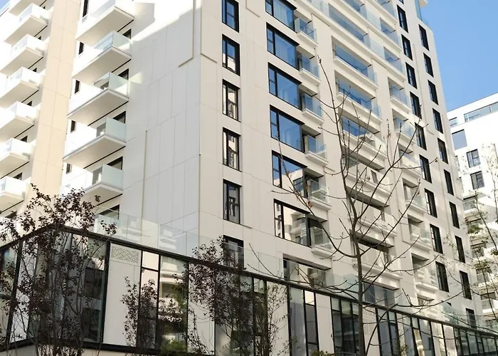 White I One Bedroom I One Cotroceni Park アパート